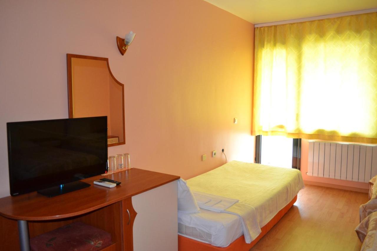 Hotel Perla Gorna Oryahovitsa Bagian luar foto