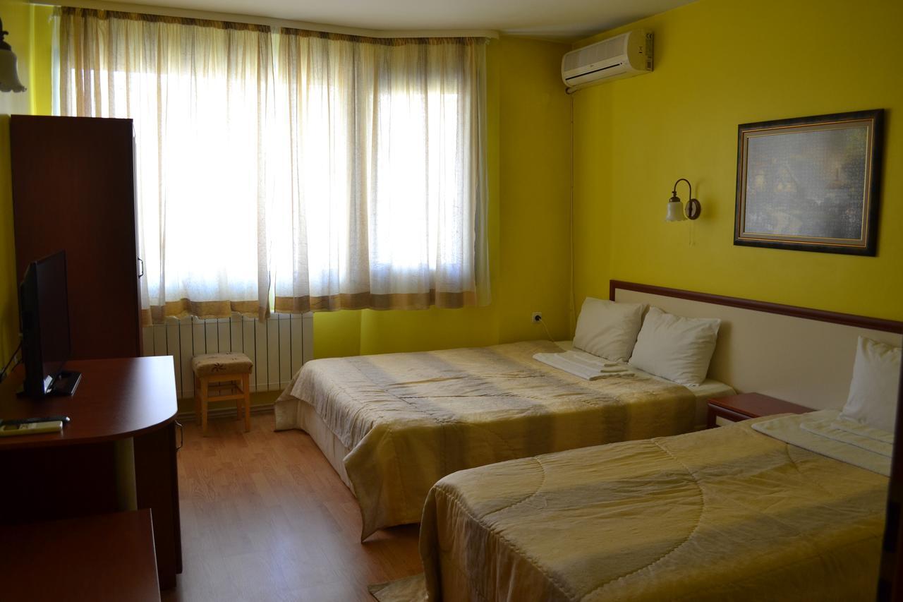 Hotel Perla Gorna Oryahovitsa Bagian luar foto