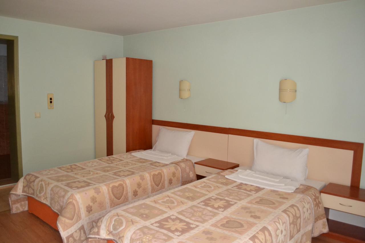 Hotel Perla Gorna Oryahovitsa Bagian luar foto