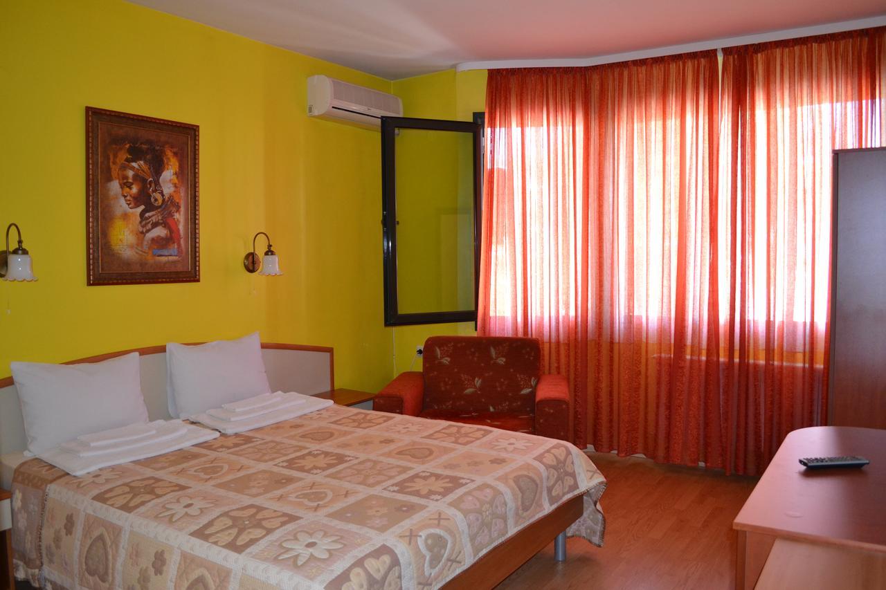 Hotel Perla Gorna Oryahovitsa Bagian luar foto